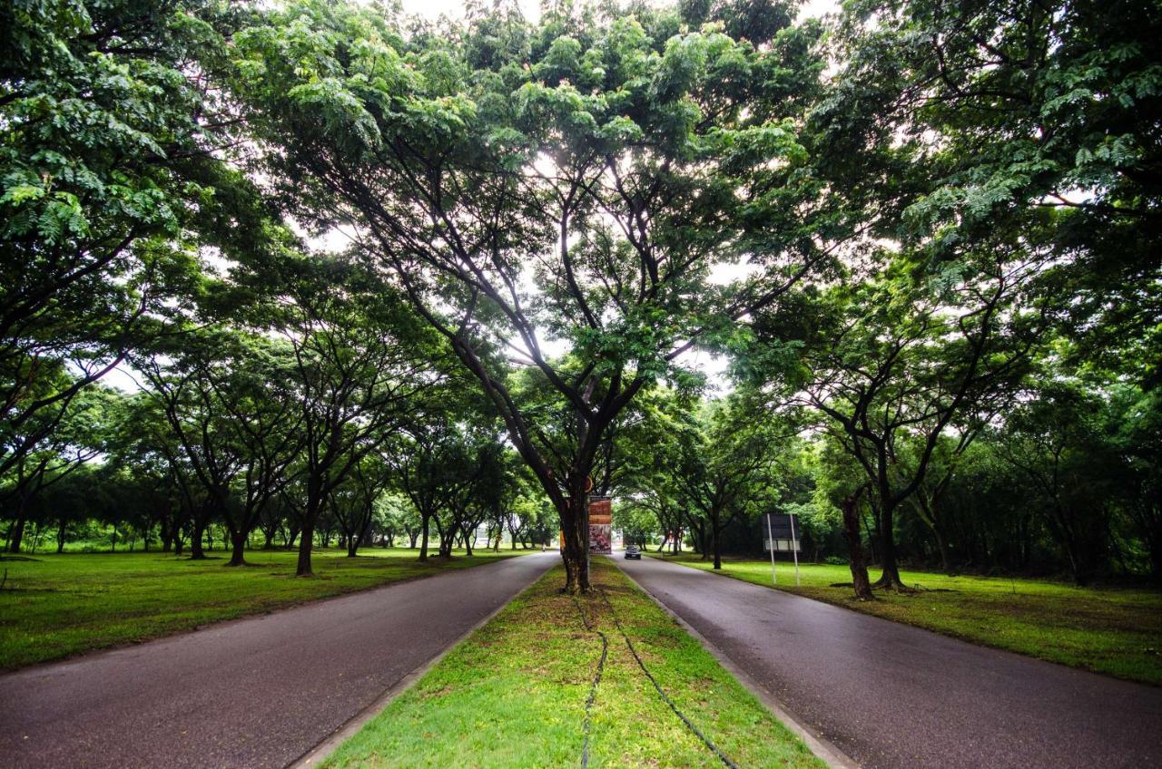 Tawa Ravadee Resort Prachinburi, A Member Of Worldhotels Distinctive Si Maha Phot Exterior photo